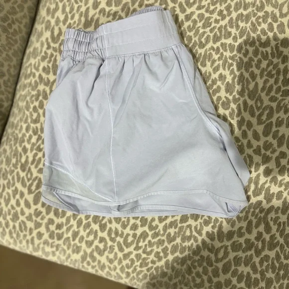 Lululemon Hotty Hot shorts in light purple size 8 tall - Picture 6 of 6